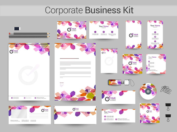 Corporate Business Kit z kolorowymi elementami. - Wektor, obraz