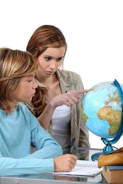Boy and girl looking at a globe - Foto, Imagen