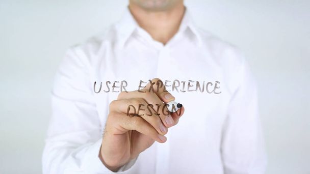 User Experience Design, Man schrijven op glas - Foto, afbeelding