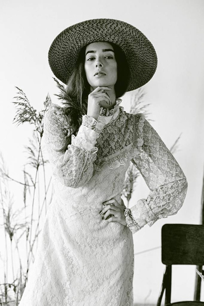woman in vintage style dress  - Foto, Bild