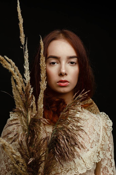 woman holding dry reed - Zdjęcie, obraz