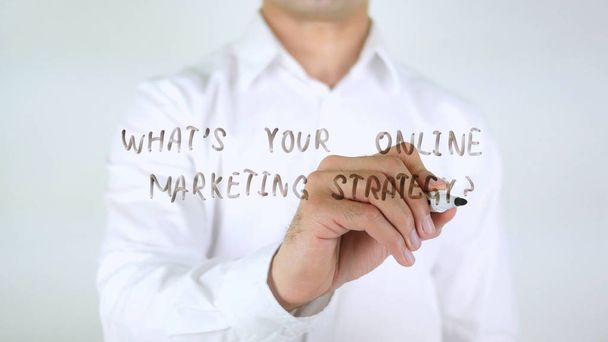 Co to jest strategii marketingowej Online, człowiek pisania na szkle - Zdjęcie, obraz