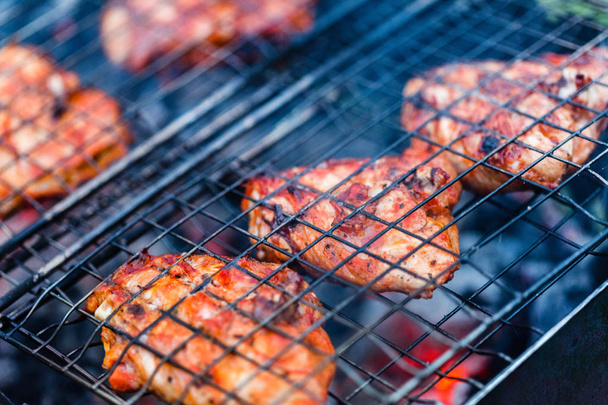 grilled chicken outdoors - Foto, immagini