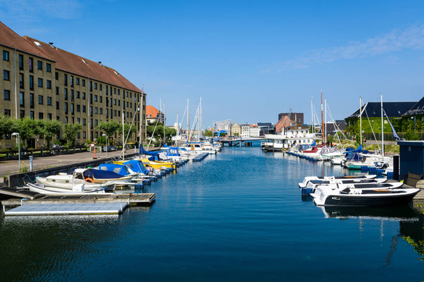晴れた日にコペンハーゲンで運河 - 写真・画像