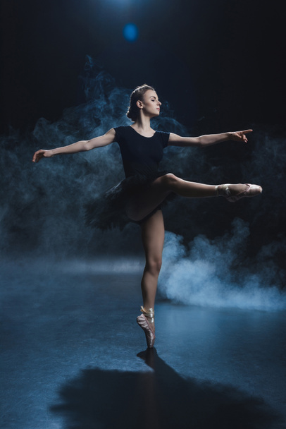 Ballerina in tutù nero
 - Foto, immagini