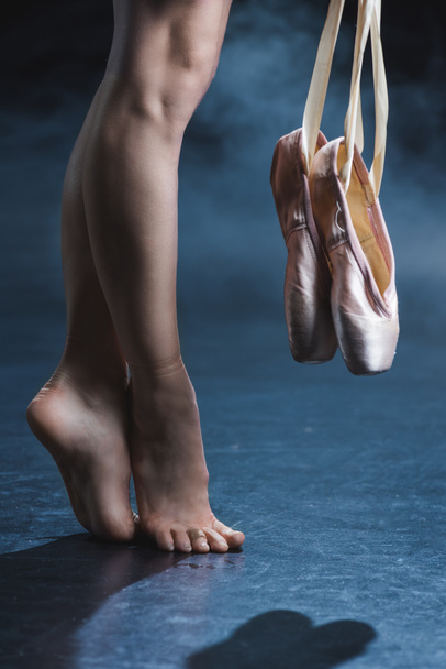barefoot ballerina holding pointe shoes - Foto, Imagen
