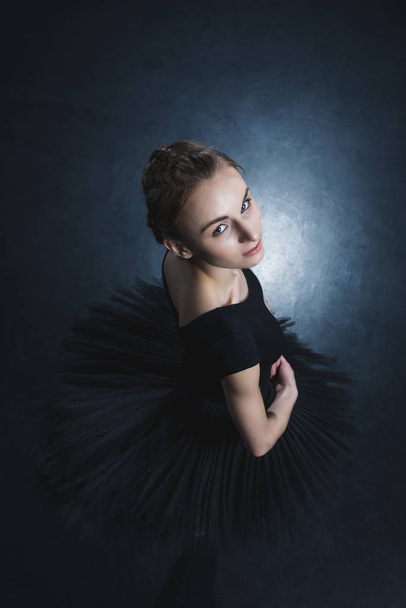 bailarina de ballet en tutú negro
 - Foto, Imagen