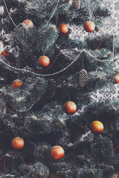 Διακοσμημένο χριστουγεννιάτικο δέντρο, κοντινό πλάνο - Φωτογραφία, εικόνα