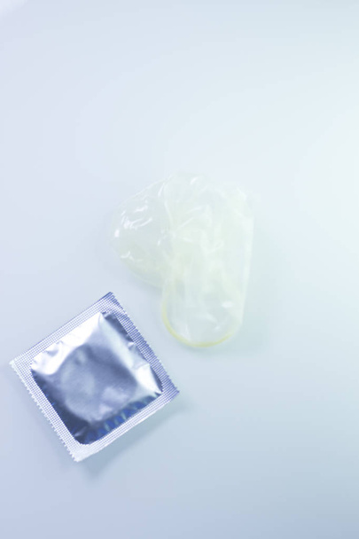 Preservativo in gomma contraccettivo
 - Foto, immagini