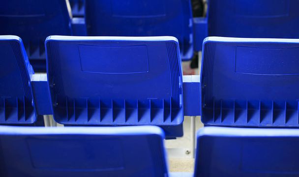 Assentos em um estádio de futebol
 - Foto, Imagem