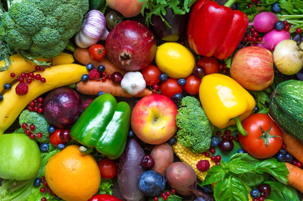 Assortiment de fruits, légumes et baies frais
. - Photo, image
