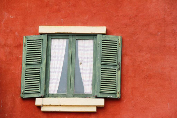 Fenster und Ziegelwand im Vintage-Stil - Foto, Bild