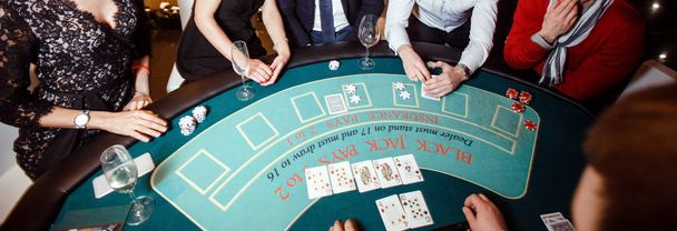 People gambling in casino - Foto, Imagen