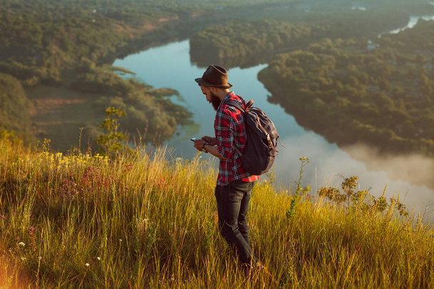 Backpacker with phone traveling - Foto, imagen