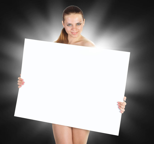 Beautiful young woman with a white empty blank pose in the studi - Foto, immagini