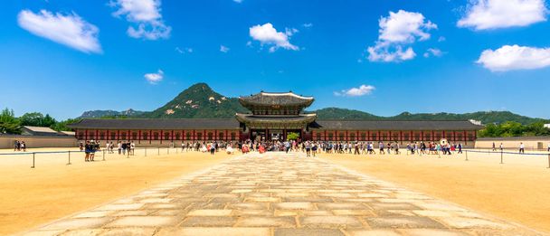 Porta Heungnyemun del palazzo Gyeongbokgung a Seoul, Corea del Sud - Foto, immagini