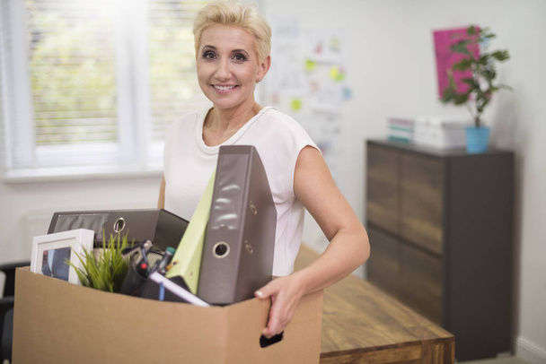 woman holding box with personal staff - Foto, Imagem