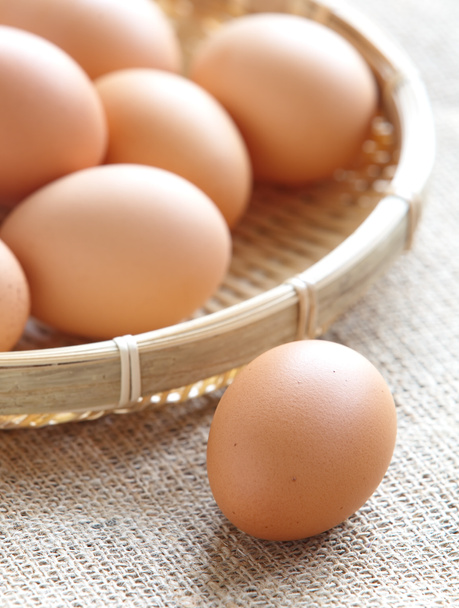 Kahverengi taze yumurta yığını - Fotoğraf, Görsel