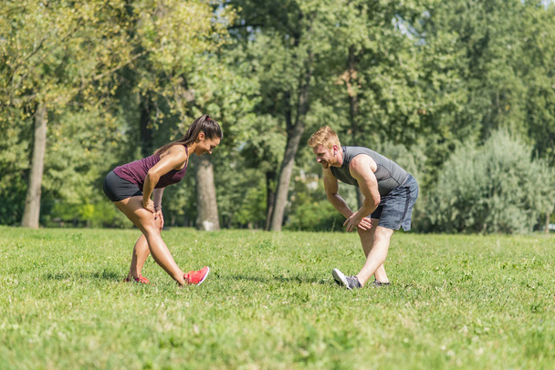 Young couple having exercise in the park - Foto, Bild