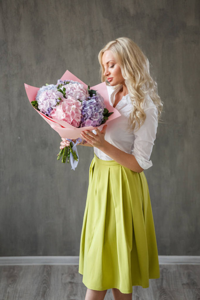 blonde  woman with hydrangea bouquet - Fotó, kép