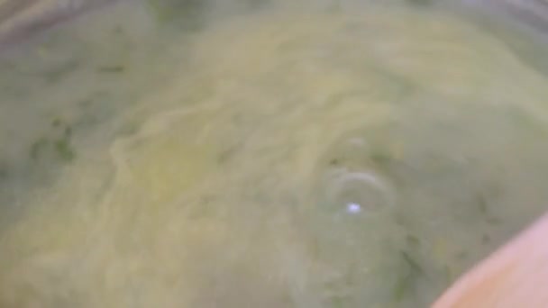 boiling portuguese soup caldo verde - Filmati, video