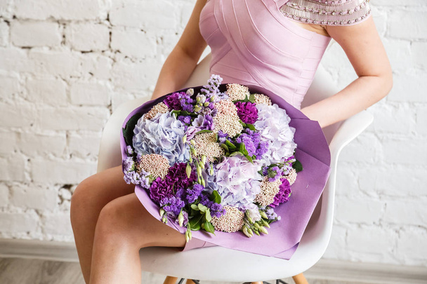 woman with beautiful  bouquet  - Photo, Image