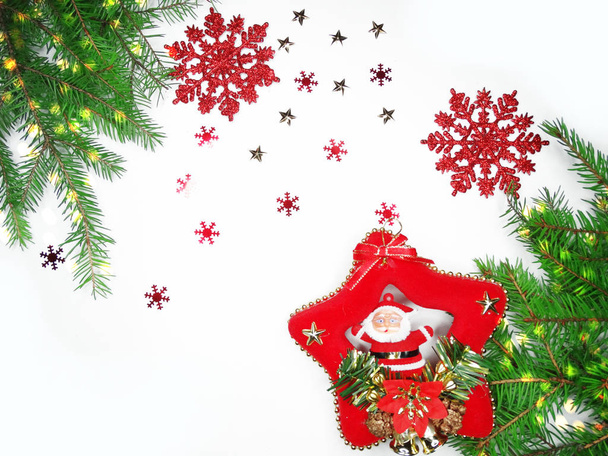 Рождественская декоративная композиция с гирляндой
 - Фото, изображение