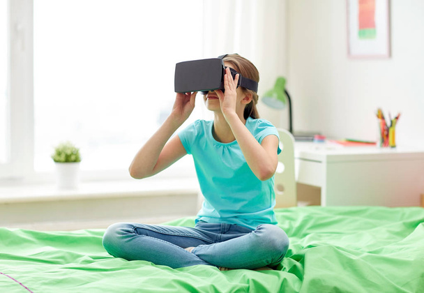 happy girl in vr headset or 3d glasses at home - Foto, afbeelding