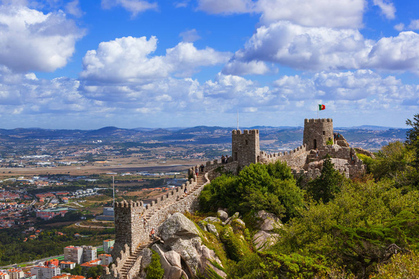 Мавританського замок в місті Sintra - Португалія - Фото, зображення