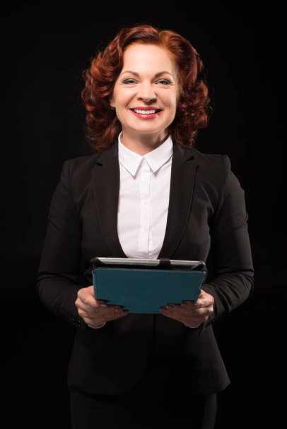 businesswoman trzymająca tablet cyfrowy - Zdjęcie, obraz