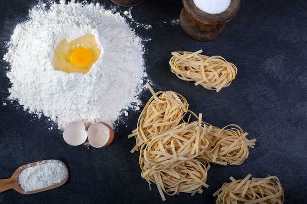 Italian homemade pasta called fettuccine  - Foto, Imagen