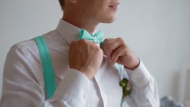 Groomsman helping groom with his suit - Footage, Video