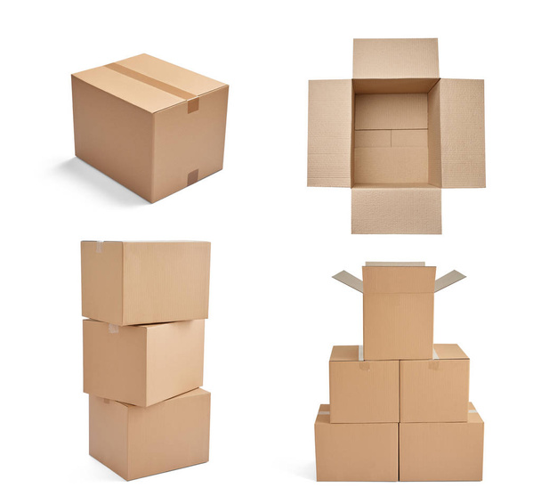 kolekce různých stohy lepenkových krabic na bílém pozadí - Fotografie, Obrázek