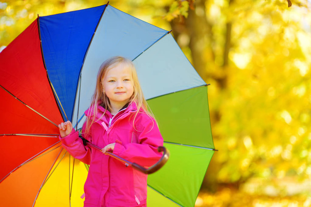 little girl holding rainbow umbrella  - Foto, immagini