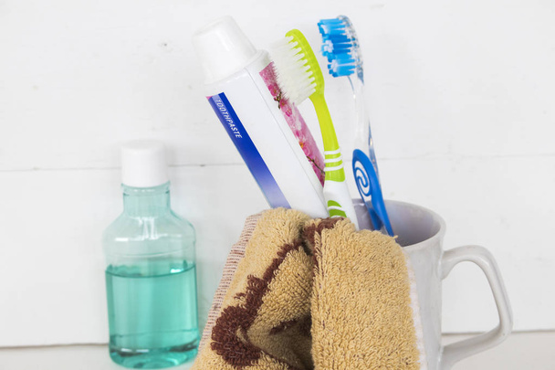 buongiorno salute denti in cavità orale spazzolino da denti con dentifricio
  - Foto, immagini