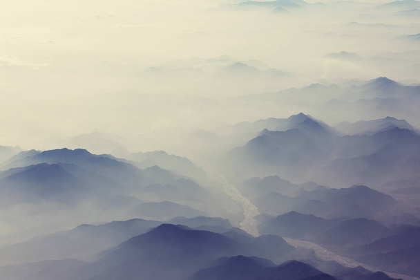 Силуэт гор в тумане
 - Фото, изображение