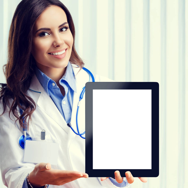 Doctor with blank tablet pc for copyspace - 写真・画像