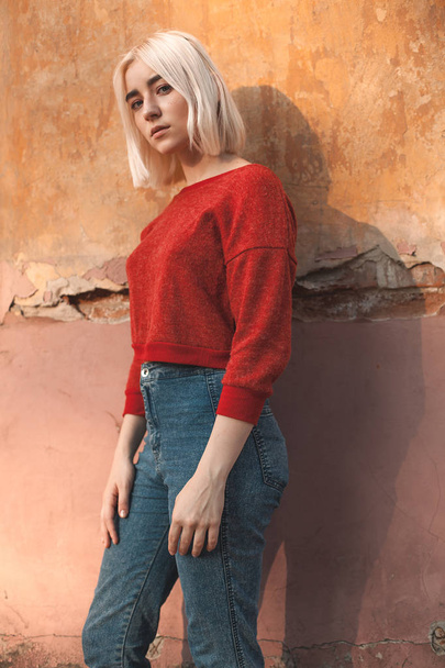 blonde woman in red sweater - Fotoğraf, Görsel