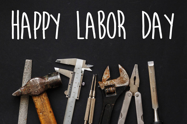 Feliz tarjeta de felicitación del Día del Trabajo
 - Foto, imagen