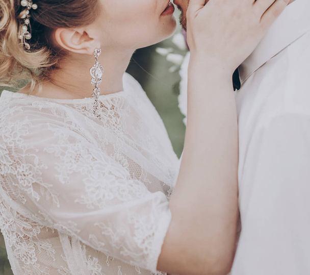 wedding couple kissing - Φωτογραφία, εικόνα