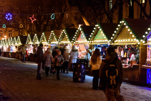 marché de Noël décoré ville
 - Photo, image