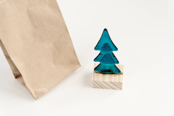 Giocattolo albero di Natale con pacchetto artigianale
 - Foto, immagini