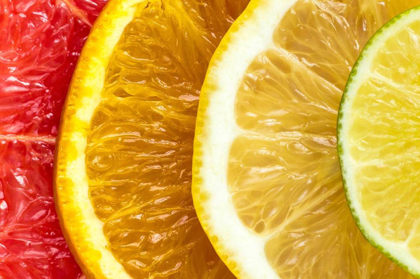 柑橘系の果物のスライスの平面図 - 写真・画像