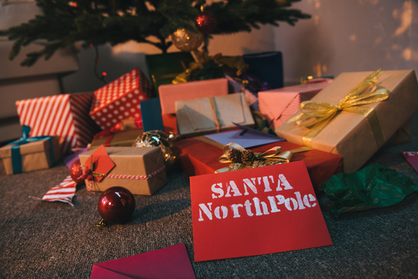 gifts under christmas tree - Fotografie, Obrázek