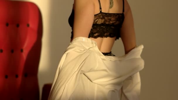 brunette woman take off her shirt  - Filmati, video