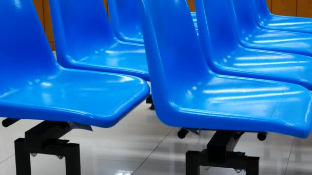 Kék várakozó szék a kórházban - Felvétel, videó