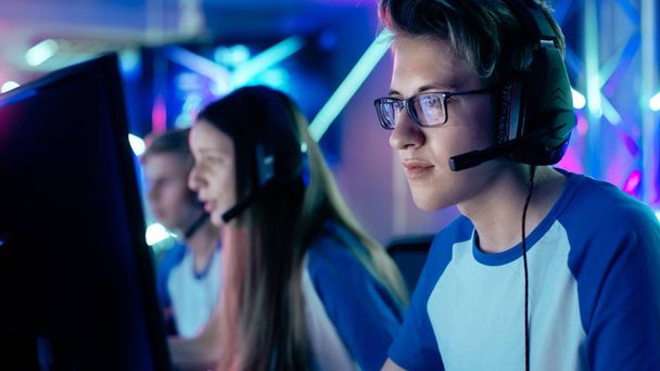 Team of Teenage Gamers Play in Multiplayer  Video Game on a eSport Tournament. Trying Strategically Win the Game. - Foto, Imagem
