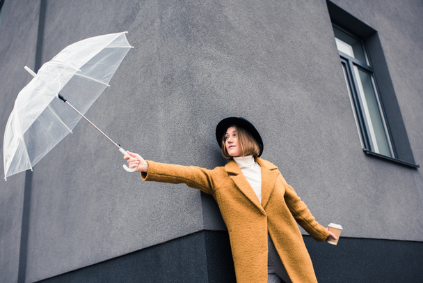 stilvolle Frau mit Regenschirm - Foto, Bild