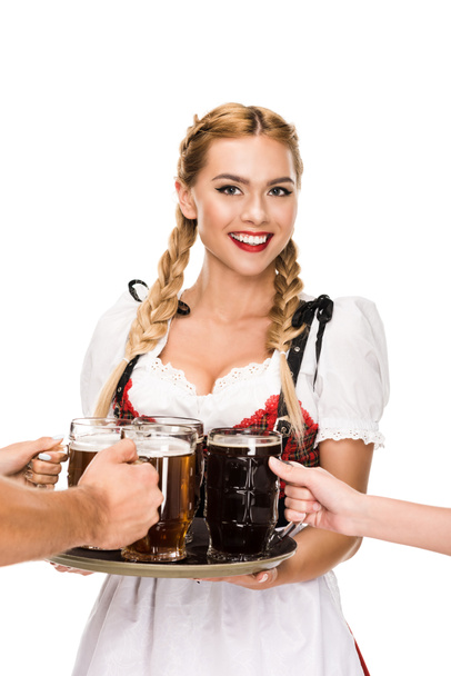 serveerster met bier op Oktoberfest  - Foto, afbeelding