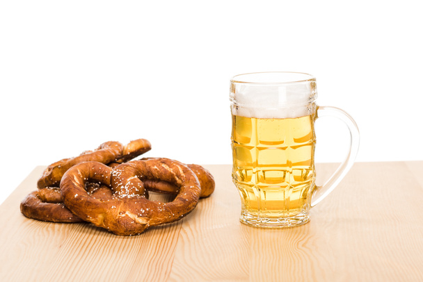 pretzels and glass of beer - Foto, Imagen